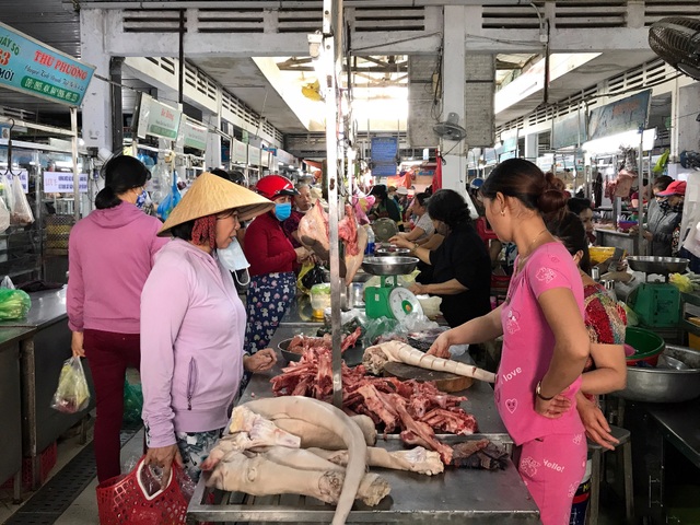 Người dân Đà Nẵng đổ xô đi mua thực phẩm dự trữ chống siêu bão - 1 Người dân Đà Nẵng đổ xô đi mua thực phẩm dự trữ chống siêu bão - 1