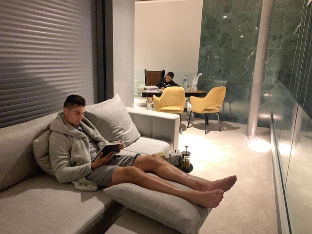 Ở chung nhà, Georgina Rodriguez không thể gặp mặt C.Ronaldo - 3 Ở chung nhà, Georgina Rodriguez không thể gặp mặt C.Ronaldo - 3