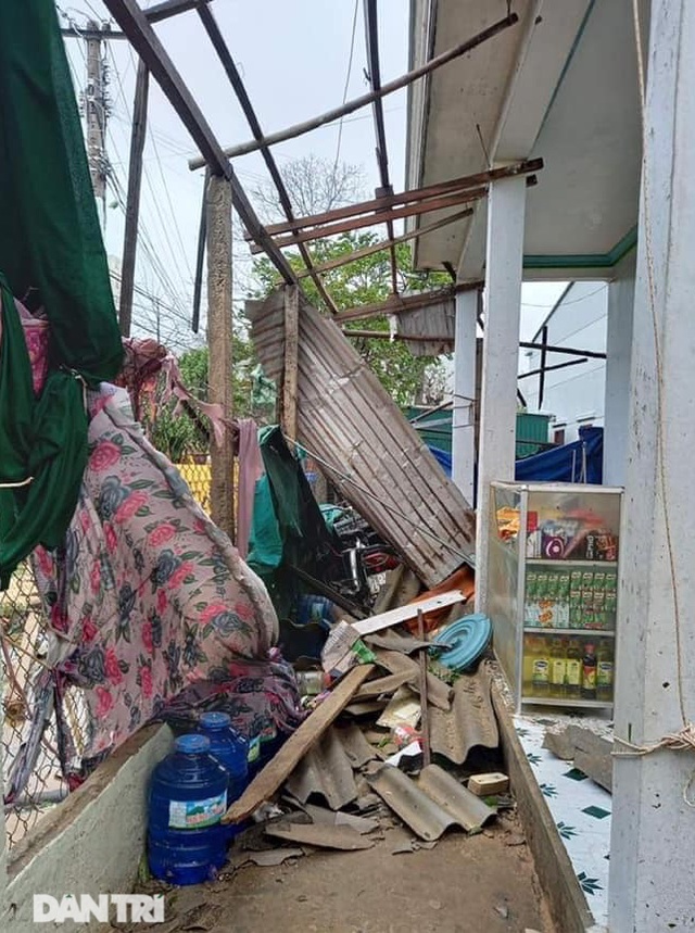 Đảo Lý Sơn tan hoang nhà cửa, tàu thuyền sau khi bão số 9 quét qua - 3 Đảo Lý Sơn tan hoang nhà cửa, tàu thuyền sau khi bão số 9 quét qua - 3