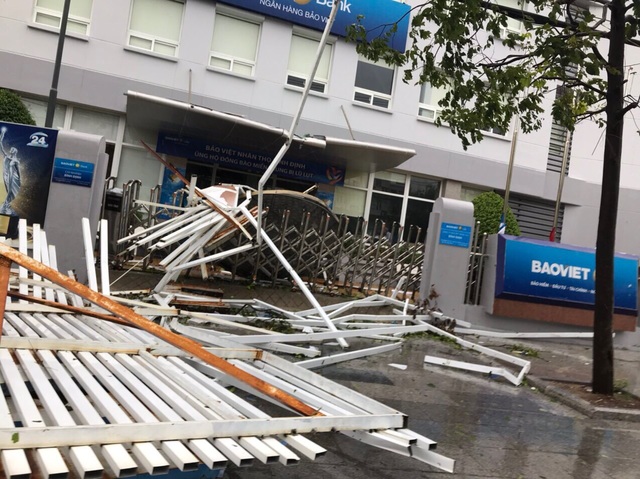 400 hộ dân bị chia cắt vì ngập lụt - 7 400 hộ dân bị chia cắt vì ngập lụt - 7