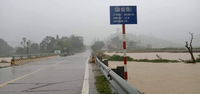 Quảng Nam: 2 cán bộ đi chống bão bị vùi lấp, mất tích - 4 Quảng Nam: 2 cán bộ đi chống bão bị vùi lấp, mất tích - 4