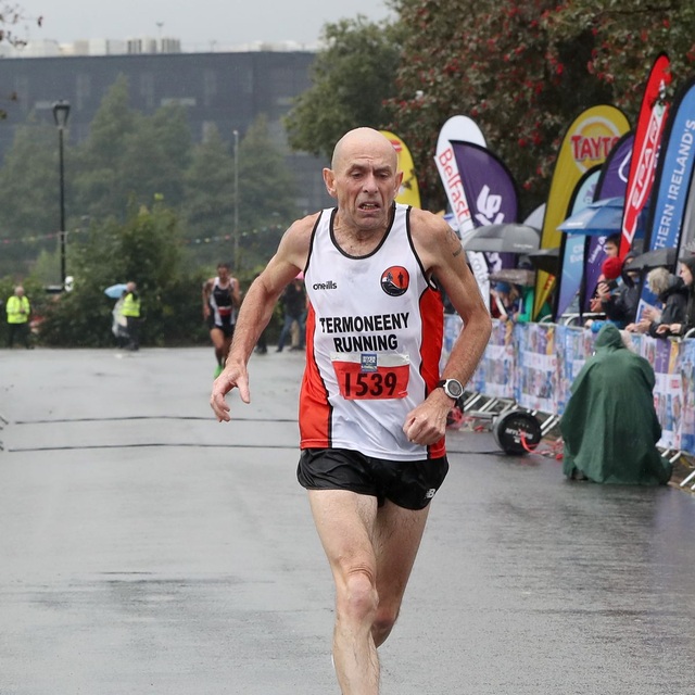 Vận động viên 60 tuổi phá kỷ lục ở đường chạy marathon - 1 Vận động viên 60 tuổi phá kỷ lục ở đường chạy marathon - 1