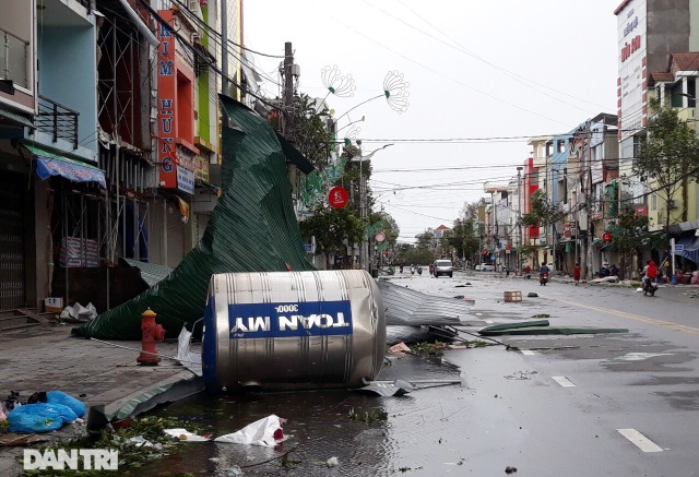 Quảng Ngãi: Nhà dân tan hoang sau bão số 9 - 6 Quảng Ngãi: Nhà dân tan hoang sau bão số 9 - 6