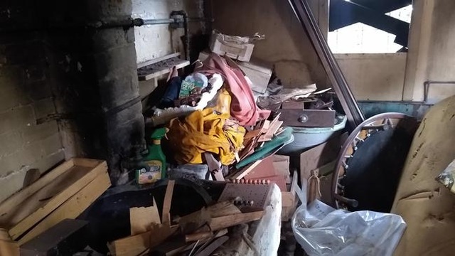 Căn nhà cũ nát ẩn sau bụi cây bất ngờ được bán giá khủng 56 tỷ đồng - 4 Căn nhà cũ nát ẩn sau bụi cây bất ngờ được bán giá khủng 56 tỷ đồng - 4