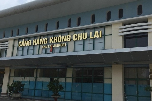 Nhà ga sân bay Chu Lai bị tốc mái, vỡ kính vì bão số 9 - 1 Nhà ga sân bay Chu Lai bị tốc mái, vỡ kính vì bão số 9 - 1