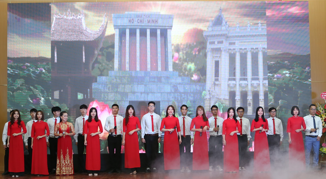 Khai giảng năm học mới, ĐH Công nghệ Giao thông Vận tải hướng về miền Trung - 2 Khai giảng năm học mới, ĐH Công nghệ Giao thông Vận tải hướng về miền Trung - 2