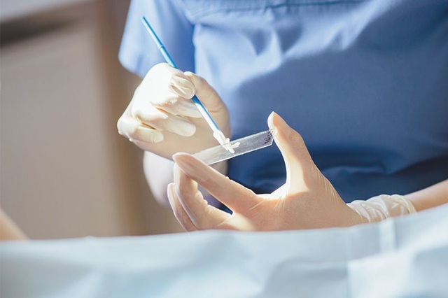 Đến viện để khám vú, người phụ nữ tình cờ phát hiện ung thư cổ tử cung - 1 Đến viện để khám vú, người phụ nữ tình cờ phát hiện ung thư cổ tử cung - 1