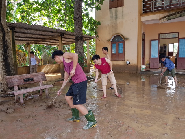 “Một tháng 5 trận ngập, chưa bao giờ bão lũ dồn dập như năm nay!” - 4 “Một tháng 5 trận ngập, chưa bao giờ bão lũ dồn dập như năm nay!” - 4