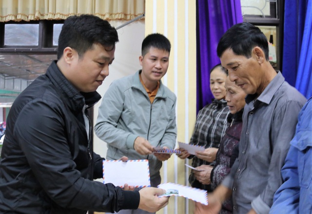Bạn đọc Dân trí giúp đỡ người dân Hà Tĩnh bị lũ lụt 400 triệu đồng - 7 Bạn đọc Dân trí giúp đỡ người dân Hà Tĩnh bị lũ lụt 400 triệu đồng - 7