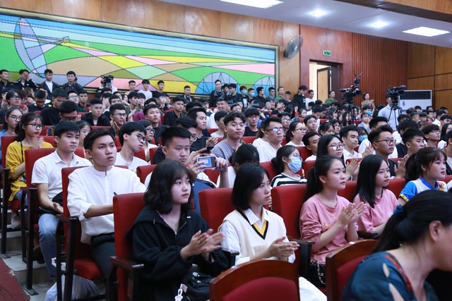 Trường ĐH Giao thông Vận tải kêu gọi hướng về đồng bào miền Trung - 3 Trường ĐH Giao thông Vận tải kêu gọi hướng về đồng bào miền Trung - 3