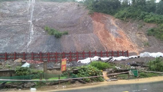 Nguy cơ sạt lở, huyện biên giới Việt - Lào sơ tán gấp hàng trăm người dân - 7 Nguy cơ sạt lở, huyện biên giới Việt - Lào sơ tán gấp hàng trăm người dân - 7