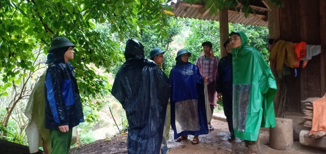 Nguy cơ sạt lở, huyện biên giới Việt - Lào sơ tán gấp hàng trăm người dân - 5 Nguy cơ sạt lở, huyện biên giới Việt - Lào sơ tán gấp hàng trăm người dân - 5