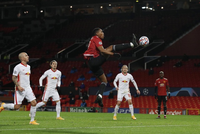 Những khoảnh khắc chiến thắng tưng bừng của Man Utd trước RB Leipzig - 16 Những khoảnh khắc chiến thắng tưng bừng của Man Utd trước RB Leipzig - 16