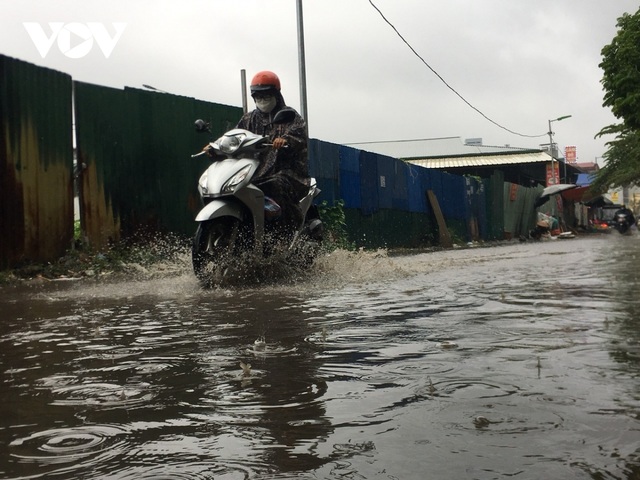Đi xe máy mùa mưa bão cần lưu ý điều gì? - 2 Đi xe máy mùa mưa bão cần lưu ý điều gì? - 2