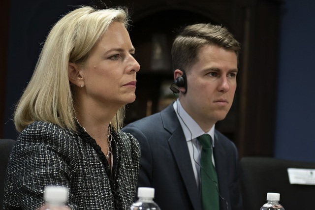 Cựu Chánh văn phòng Bộ An ninh Nội địa Mỹ thừa nhận bán đứng ông Trump - 1 Cựu Chánh văn phòng Bộ An ninh Nội địa Mỹ thừa nhận bán đứng ông Trump - 1