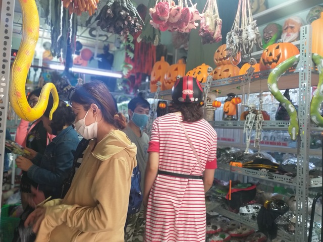 Ảnh hưởng dịch Covid-19, người Đà Nẵng ít chơi Halloween - 1 Ảnh hưởng dịch Covid-19, người Đà Nẵng ít chơi Halloween - 1