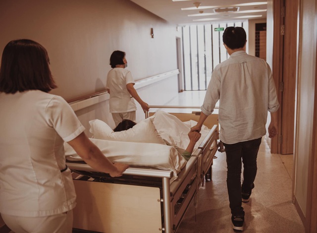 Đông Nhi chia sẻ khoảnh khắc Ông Cao Thắng căng thẳng, lo lắng chờ vợ sinh - 6 Đông Nhi chia sẻ khoảnh khắc Ông Cao Thắng căng thẳng, lo lắng chờ vợ sinh - 6