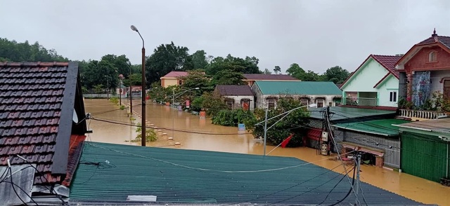 Khi về đến nhà thì tất cả đã bị nước lũ cuốn trôi - 1 Khi về đến nhà thì tất cả đã bị nước lũ cuốn trôi - 1