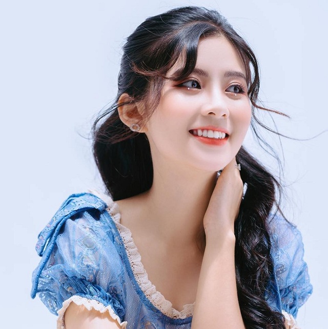 Nhan sắc thăng hạng của “hot girl mùa thi” nổi tiếng một năm trước - 2 Nhan sắc thăng hạng của “hot girl mùa thi” nổi tiếng một năm trước - 2