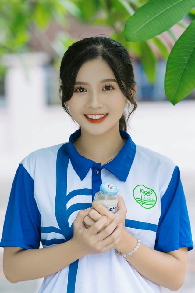 Nhan sắc thăng hạng của “hot girl mùa thi” nổi tiếng một năm trước - 4 Nhan sắc thăng hạng của “hot girl mùa thi” nổi tiếng một năm trước - 4