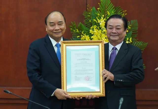 Mr. Le Minh Hoan officially accepted the position of Vice Minister of Agriculture - 1