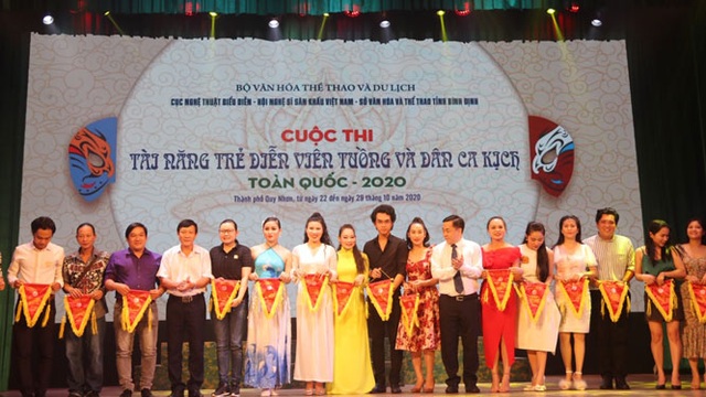 Trao 20 huy chương cho các tài năng trẻ diễn viên tuồng và dân ca kịch - 5 Trao 20 huy chương cho các tài năng trẻ diễn viên tuồng và dân ca kịch - 5