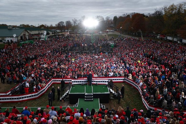 Bầu cử Mỹ 2020: Cử tri ủng hộ ông Trump bắt đầu bỏ phiếu mạnh - 1 Bầu cử Mỹ 2020: Cử tri ủng hộ ông Trump bắt đầu bỏ phiếu mạnh - 1