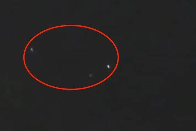 “UFO tam giác” xuất hiện tại Mỹ có thể là thông điệp từ các vì sao - 1