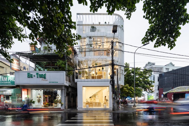 Nhà kính 3 tầng với mặt tiền trong suốt ở Việt Nam được báo Mỹ khen hết lời - 1 Nhà kính 3 tầng với mặt tiền trong suốt ở Việt Nam được báo Mỹ khen hết lời - 1