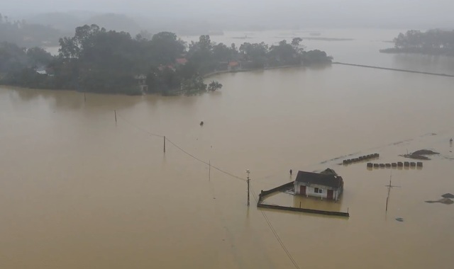 Toàn cảnh vùng rốn lũ huyện nghèo Thanh Chương nhìn từ Flycam - 25 Toàn cảnh vùng rốn lũ huyện nghèo Thanh Chương nhìn từ Flycam - 25