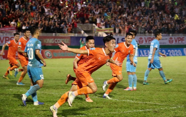 The joy of football Binh Dinh returns to the V-League - 4