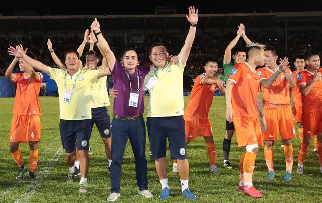 The joy of football Binh Dinh returns to the V-League - 10