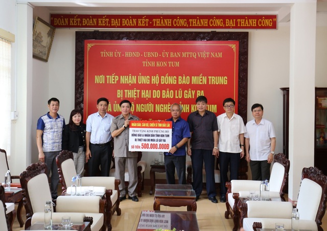 Đắk Lắk hỗ trợ gần 4 tỷ đồng giúp nhân dân 7 tỉnh chịu ảnh hưởng bão lũ - 1 Đắk Lắk hỗ trợ gần 4 tỷ đồng giúp nhân dân 7 tỉnh chịu ảnh hưởng bão lũ - 1