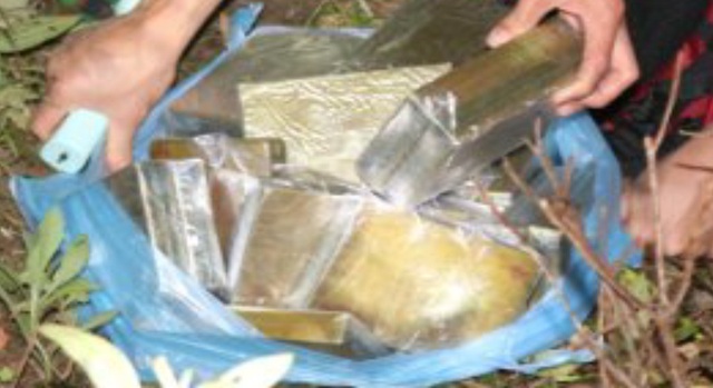 “Cắt” rừng truy bắt nhóm đối tượng mang 30 bánh heroin bỏ trốn - 2