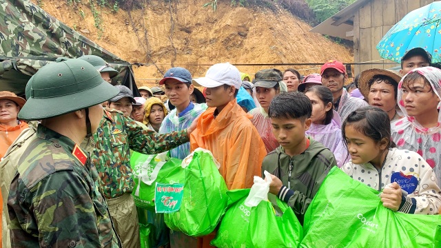 Sạt lở Trà Leng: “Không khóc nổi” bên nấm mồ của bố mẹ - 1 Sạt lở Trà Leng: “Không khóc nổi” bên nấm mồ của bố mẹ - 1