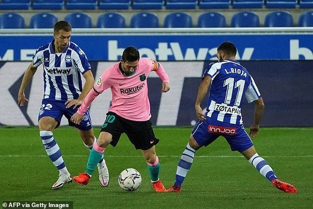 Messi gây tranh cãi vì hành động xấu xí với trọng tài - 2 Messi gây tranh cãi vì hành động xấu xí với trọng tài - 2