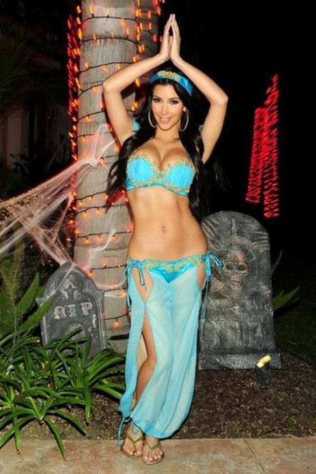 Kim Kardashian vung tiền trang trí cả ngôi nhà thành tổ nhện - 5 Kim Kardashian vung tiền trang trí cả ngôi nhà thành tổ nhện - 5