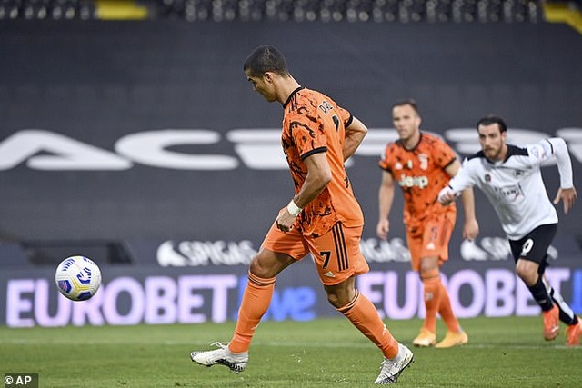 C.Ronaldo sút phạt đền kiểu panenka, Juventus thắng tưng bừng - 5 C.Ronaldo sút phạt đền kiểu panenka, Juventus thắng tưng bừng - 5