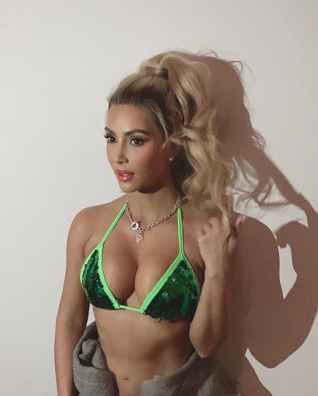 Kim Kardashian vung tiền trang trí cả ngôi nhà thành tổ nhện - 8 Kim Kardashian vung tiền trang trí cả ngôi nhà thành tổ nhện - 8