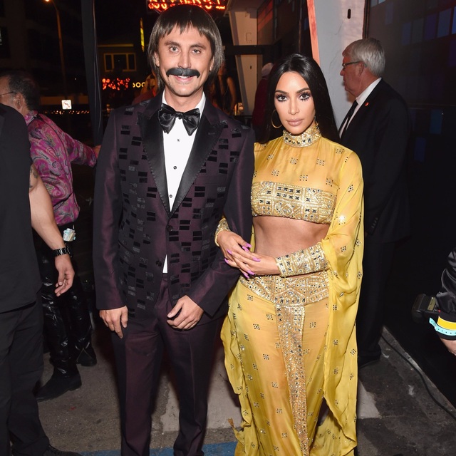 Kim Kardashian vung tiền trang trí cả ngôi nhà thành tổ nhện - 9 Kim Kardashian vung tiền trang trí cả ngôi nhà thành tổ nhện - 9
