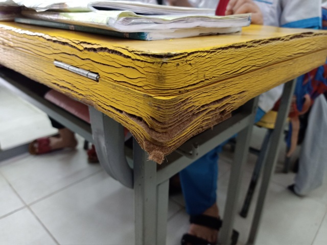 Cần lắm những bàn tay bạn đọc giúp đỡ cô trò gượng dậy sau lũ - 7 Cần lắm những bàn tay bạn đọc giúp đỡ cô trò gượng dậy sau lũ - 7