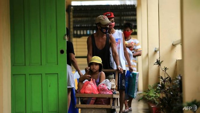 Siêu bão Goni đổ bộ Philippines với sức gió 225 km/h - 1