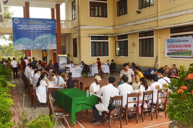 Dược Hậu Giang chung tay ủng hộ đồng bào miền Trung khắc phục hậu quả thiên tai - 1 Dược Hậu Giang chung tay ủng hộ đồng bào miền Trung khắc phục hậu quả thiên tai - 1