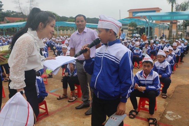 Trang bị kỹ năng sử dụng điện an toàn cho học sinh vùng cao - 1 Trang bị kỹ năng sử dụng điện an toàn cho học sinh vùng cao - 1