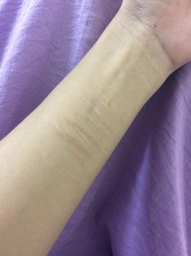 Thầy giáo rụng rời khi trò nhắn: “Em trên sân thượng, em muốn nhảy xuống!” - 2 Thầy giáo rụng rời khi trò nhắn: “Em trên sân thượng, em muốn nhảy xuống!” - 2