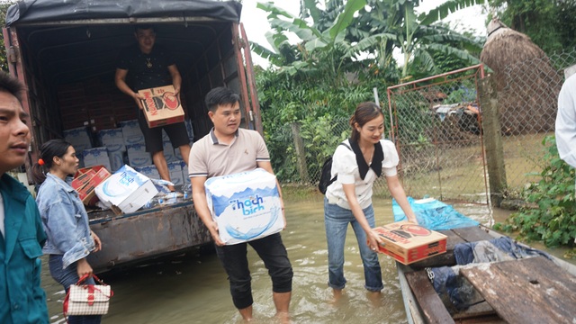 Ký ức kinh hoàng của người đàn ông “đẩy vợ con qua tường rào chạy lũ - 8 Ký ức kinh hoàng của người đàn ông “đẩy vợ con qua tường rào chạy lũ - 8