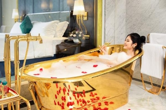 Cơ hội duy nhất trải nghiệm khách sạn dát vàng ngay giữa thủ đô Hà Nội - 3 Cơ hội duy nhất trải nghiệm khách sạn dát vàng ngay giữa thủ đô Hà Nội - 3