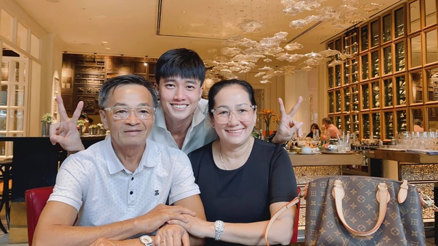 Quốc Trường: “Đôi khi cảm thấy mệt mỏi vì nhận được quá nhiều yêu thương” - 2 Quốc Trường: “Đôi khi cảm thấy mệt mỏi vì nhận được quá nhiều yêu thương” - 2