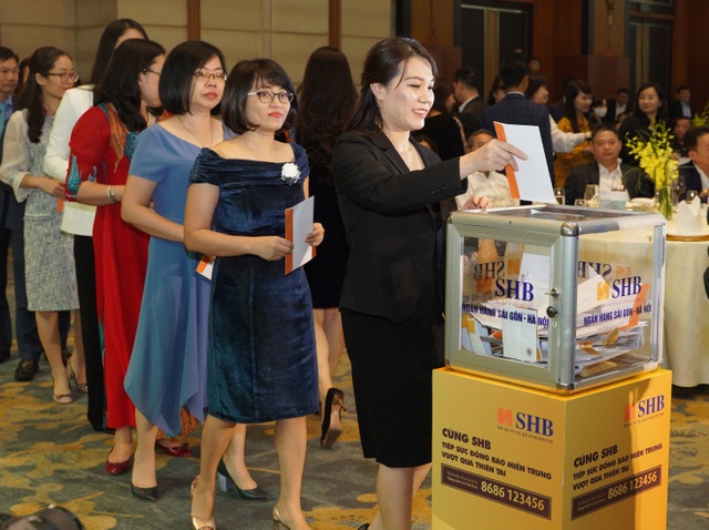 Bầu Hiển quyên góp, kêu gọi ủng hộ miền Trung gần 30 tỷ đồng - 3 Bầu Hiển quyên góp, kêu gọi ủng hộ miền Trung gần 30 tỷ đồng - 3