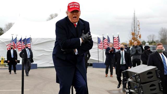 Ông Trump cảnh báo đưa luật sư nhập cuộc để ngăn kiểm phiếu sau bầu cử - 1 Ông Trump cảnh báo đưa luật sư nhập cuộc để ngăn kiểm phiếu sau bầu cử - 1